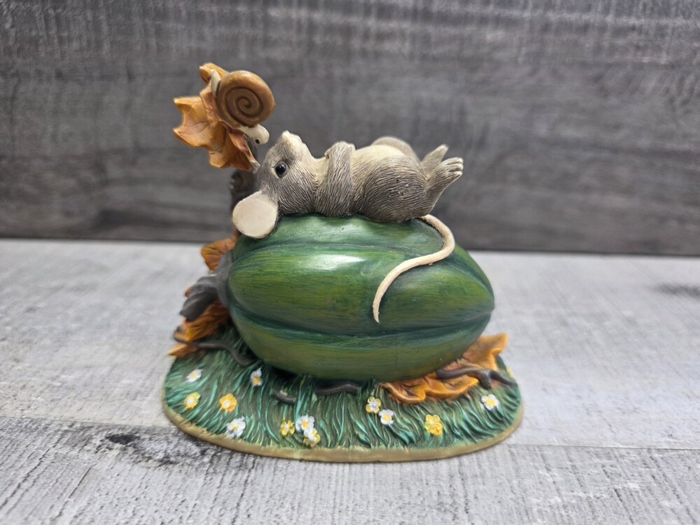 Silvestri Charming Tails “Garden Naptime” Figurine Mouse Laying On Squash 203.3